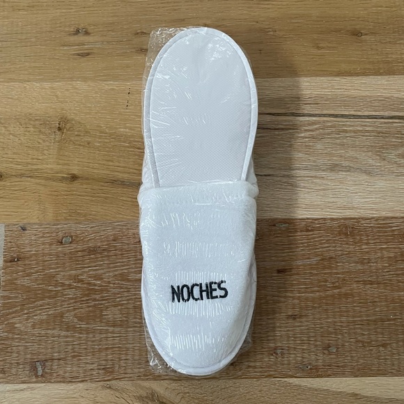 Hard Rock Hotel New Buenas Noches Slippers NWT - Picture 1 of 4